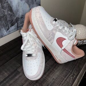 Nike Men's Air Force 1 '07 LV8 Shoes SZ 7